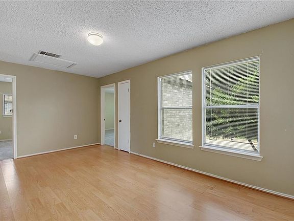 4th image of 1222 Hughmont Dr