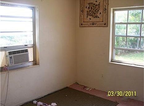 5th image of 127 NW 118th St