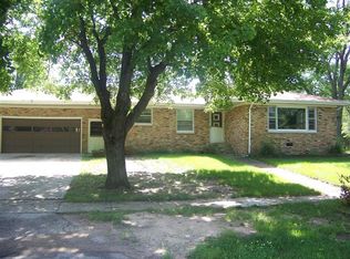 211 Carnation St NE, Demotte, IN 46310