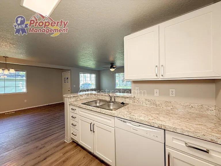2183 S Stephen Ave #202 — Photo 12