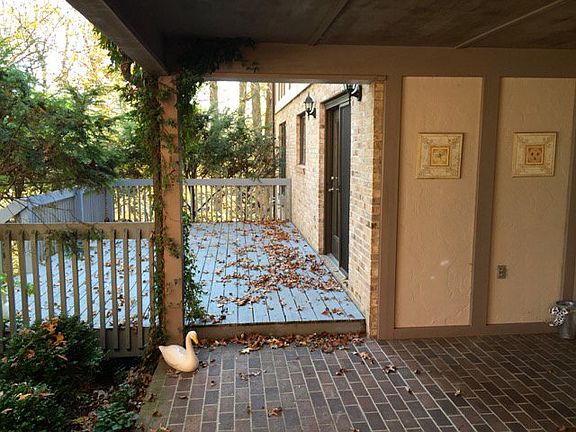 4th image of 271 River Oak Dr