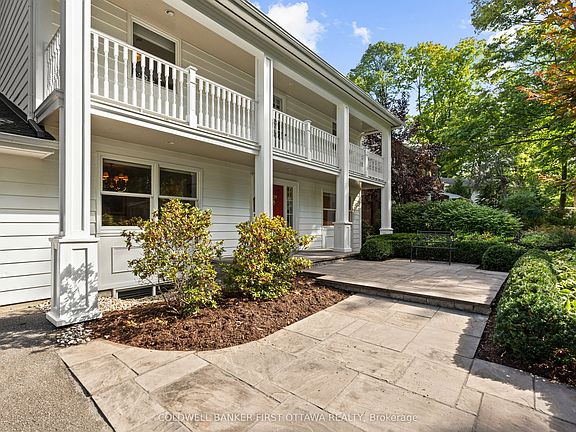 5th image of 229 Crocus Ave