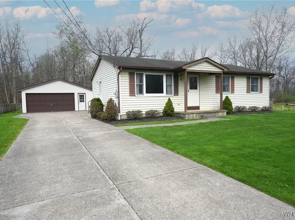 1194 S Penora St, Depew, NY 14043