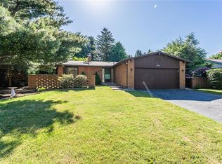 466 Sharon Dr, Rochester, NY 14626