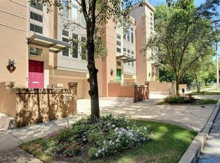 2339 Edgehill Rd, Cleveland, OH 44106