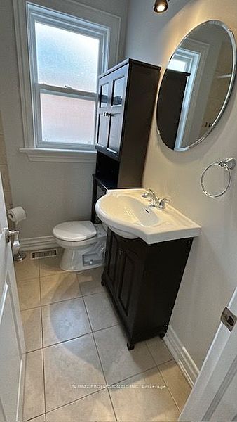 Toronto House for rent - 4 Bedrooms — photo 7