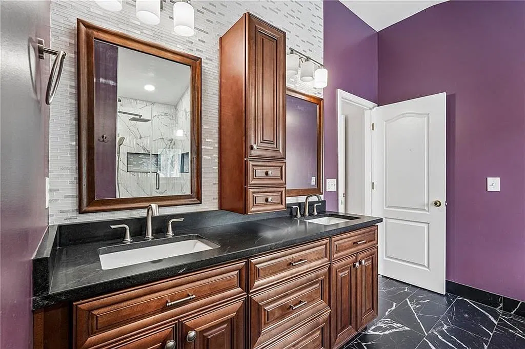 5 bed, 2.5 bath, 4289 sqft, $3,500 — Photo 2