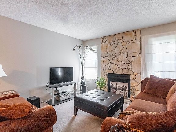 3rd image of 2253 Willoughby Way