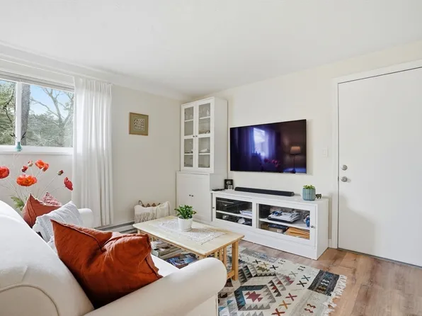 1 Tideview Path APT 1, Plymouth, MA 02360