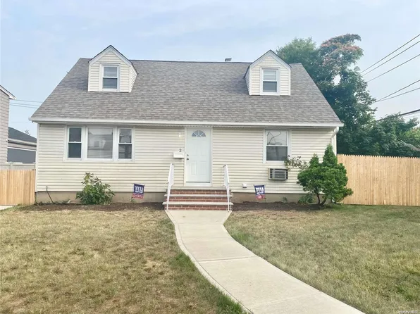 2 Willow Place, Albertson, NY 11507
