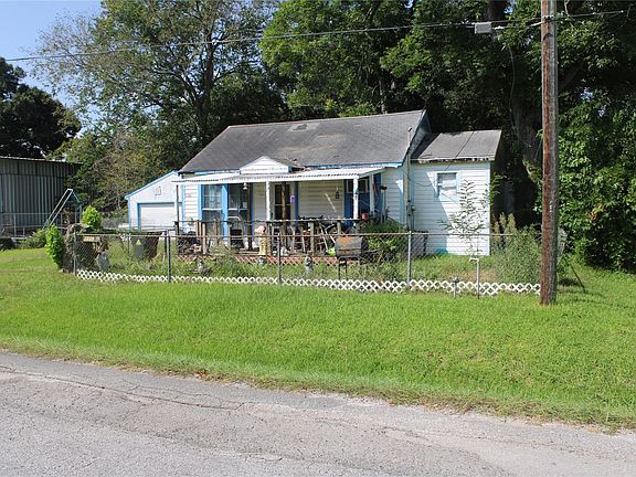 2nd image of 4402 3rd St