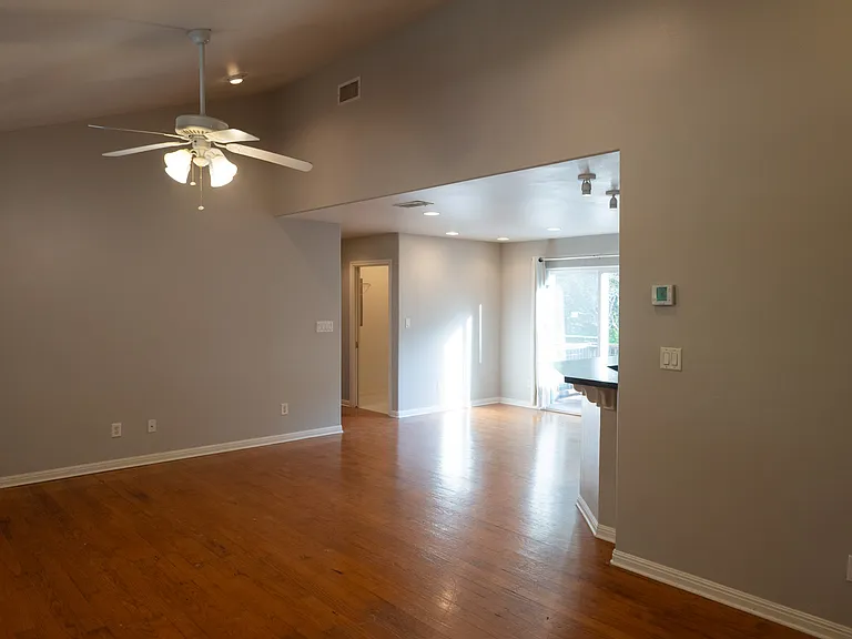 209 Ash St #C — Photo 8