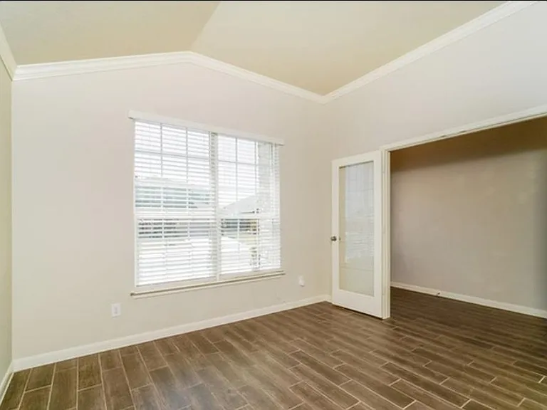 945 Cypress Ml — Photo 12