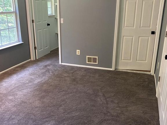 3rd image of 2207 Grassy Hollow Dr