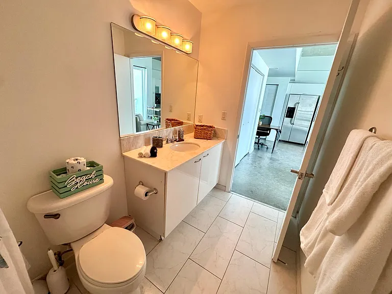 133 NE 2nd Ave #810 — Photo 37