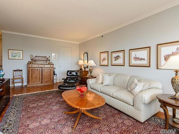 4th image of 100 Hilton Ave Unit 603