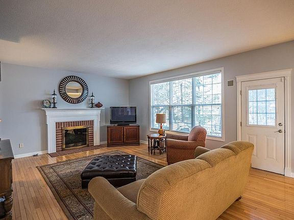 3rd image of 5093 Heath Gate Dr