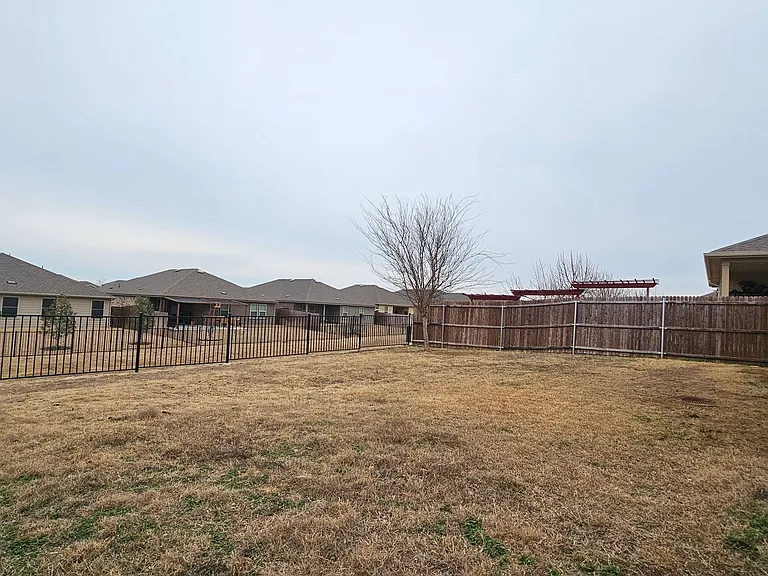 813 Fueller Dr — Photo 42