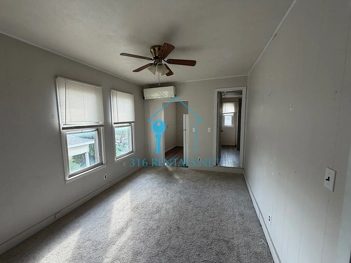 524 N Oak St — Photo 3