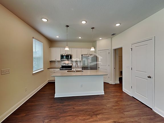 5th image of 601 Onate Cir