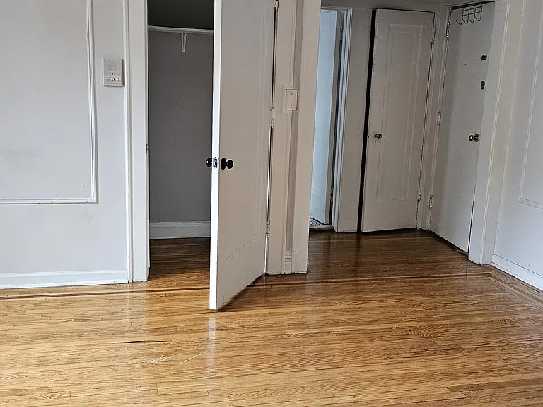 610 Salem Ave — Photo 7