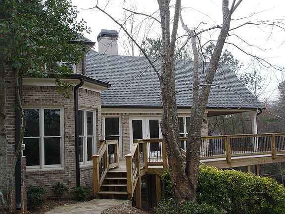 Side view to living areas