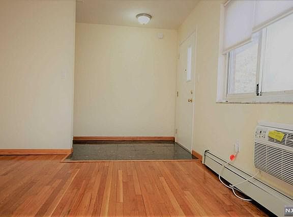 3rd image of 1319 Anderson Ave #56