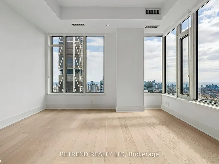 11 Yorkville Ave #5709 — Photo 38
