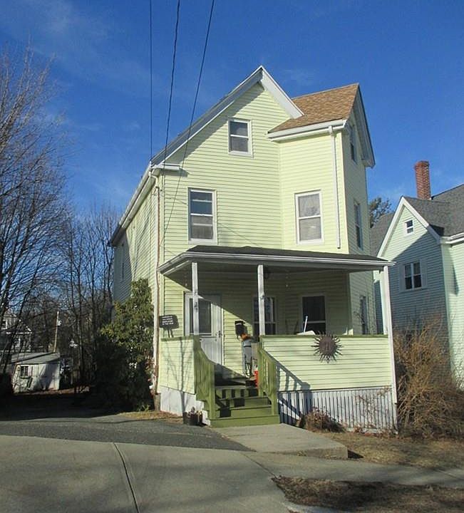 2nd image of 25 Rockland St