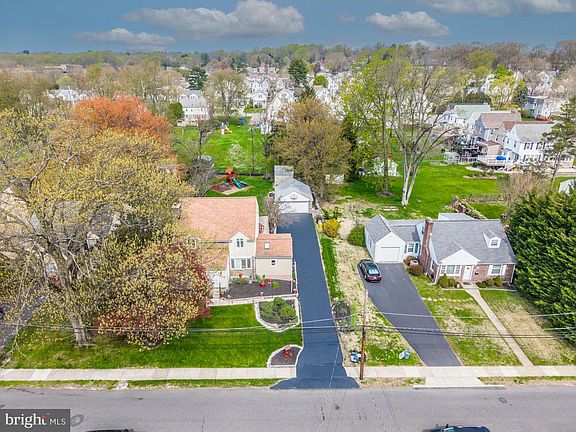 3rd image of 320 Prospect Rd