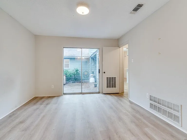 12304 Bent Cedar Cv — Photo 22