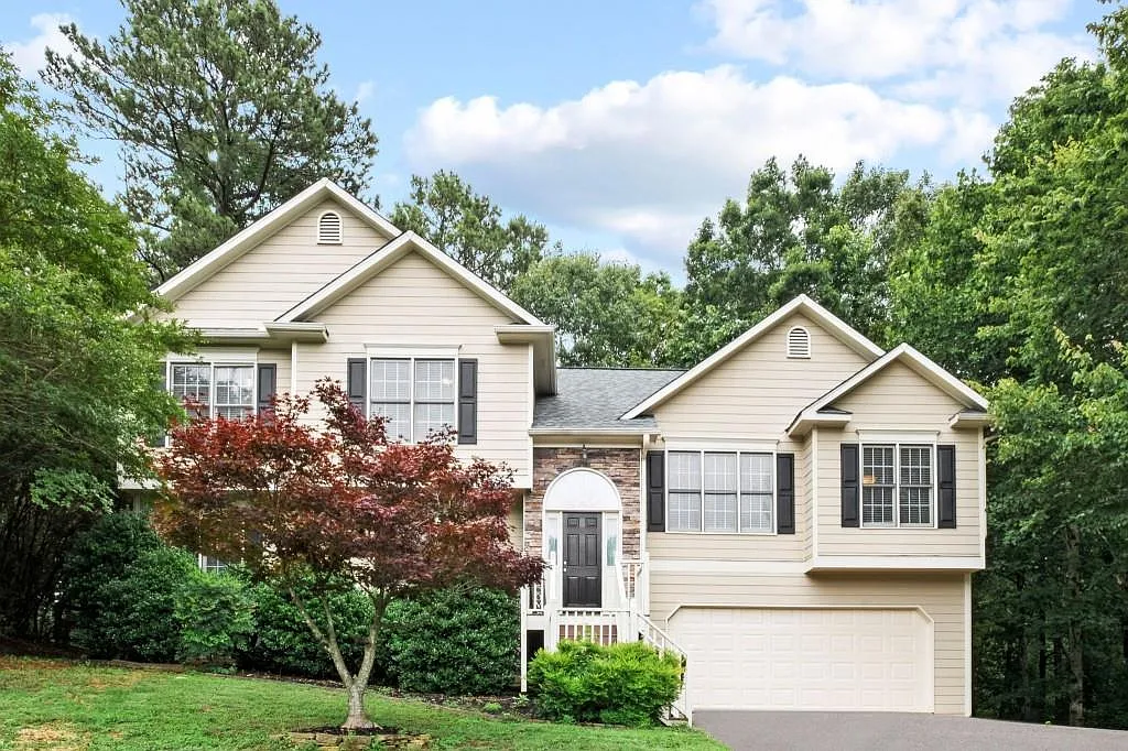 4 bed, 3.0 bath, 2343 sqft, $2,900 — Photo 1