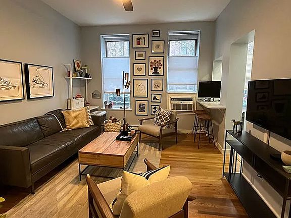 2nd image of 320 W 84th St APT 1F