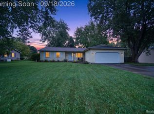 5844 Green Rd, Haslett, MI 48840