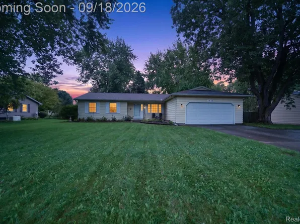 5844 Green Rd, Haslett, MI 48840