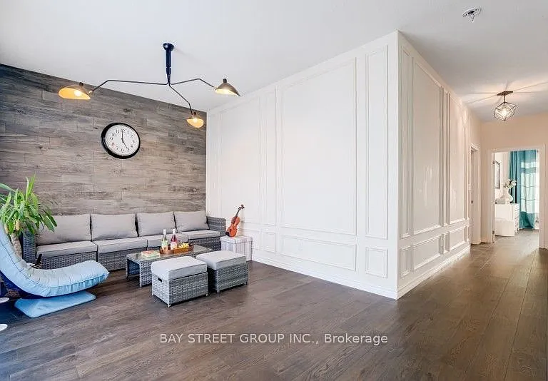 121 Luzon Ave — Photo 17