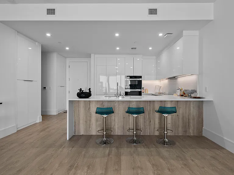 220 Lake Shore Dr #1913 — Photo 5