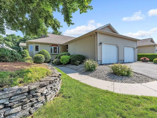 106 Pine Grove Dr Unit 106, South Hadley, MA 01075