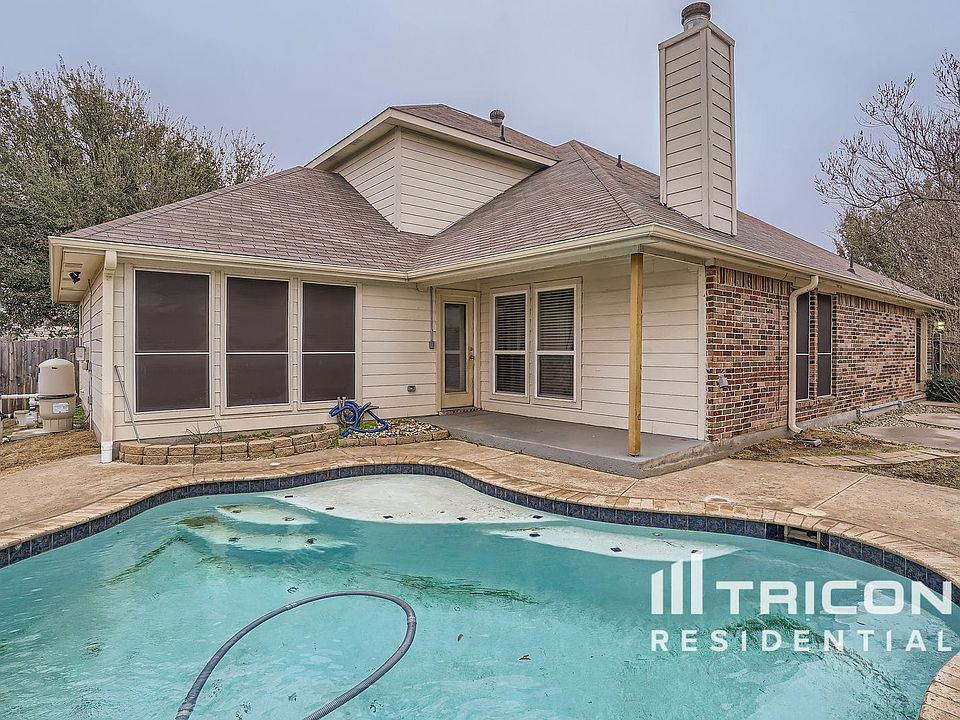 1st image of 305 Hidden Lake Ct
