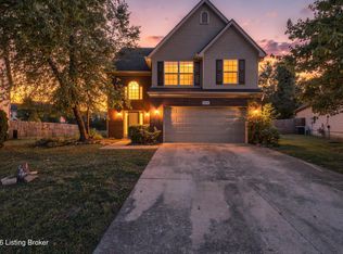 6919 Walnut Farm Dr, Louisville, KY 40229