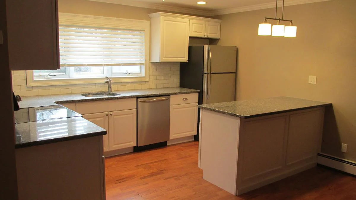 39th Avenue, Little Neck — Photo 4