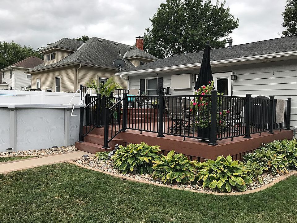 Composite deck/aluminum rail