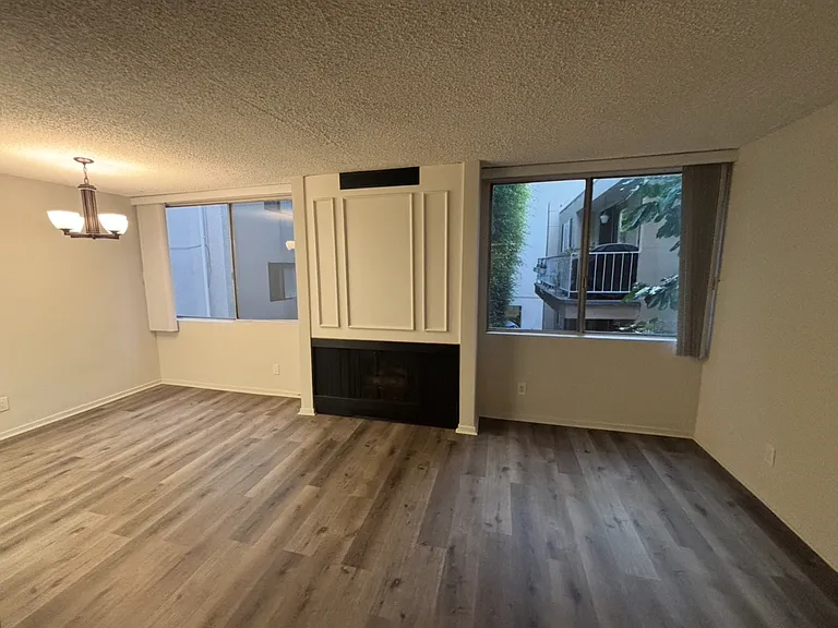 Poinsettia Apartments — Photo 3
