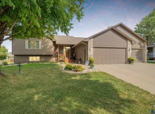 5708 S Sandra Dr, Sioux Falls, SD 57108