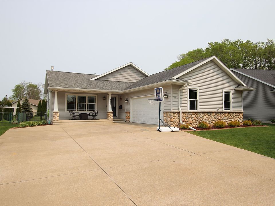 360 Foster St, Oshkosh, WI 54902 Zillow