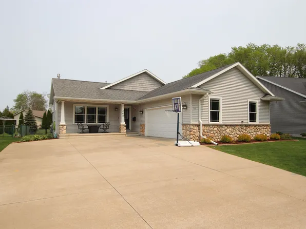 360 Foster St, Oshkosh, WI 54902