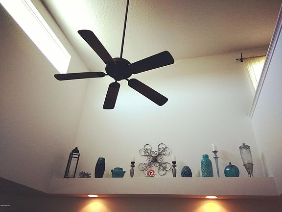 5th image of 101 Coral Way E APT 6