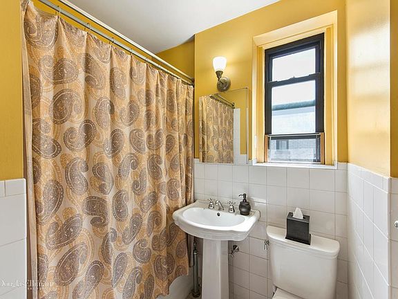 5th image of 208 E 28th St APT 5J