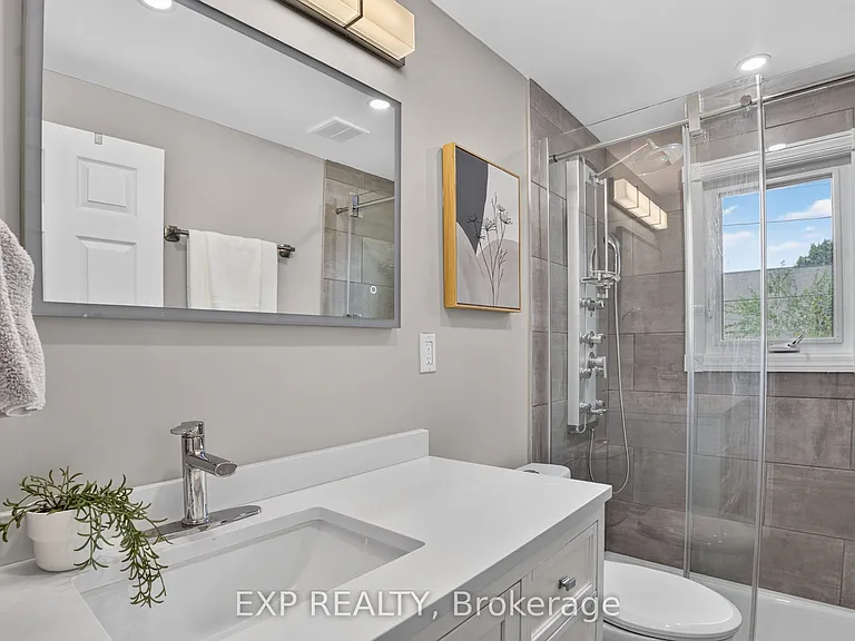 2490 Regina St — Photo 19