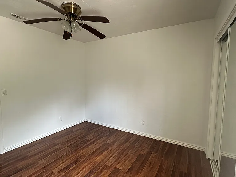 5839 Thorn St — Photo 3